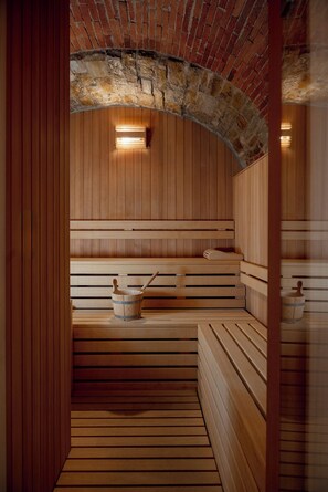 Sauna, hot tub, steam room, Turkish bath, body treatments, aromatherapy