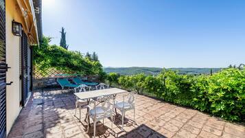 Premium-Suite, Terrasse | Blick aufs Tal