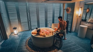 Ocean Deluxe Villa - Free Airport Shuttle | Salle de bain | Baignoire et douche séparées, baignoire relaxante profonde