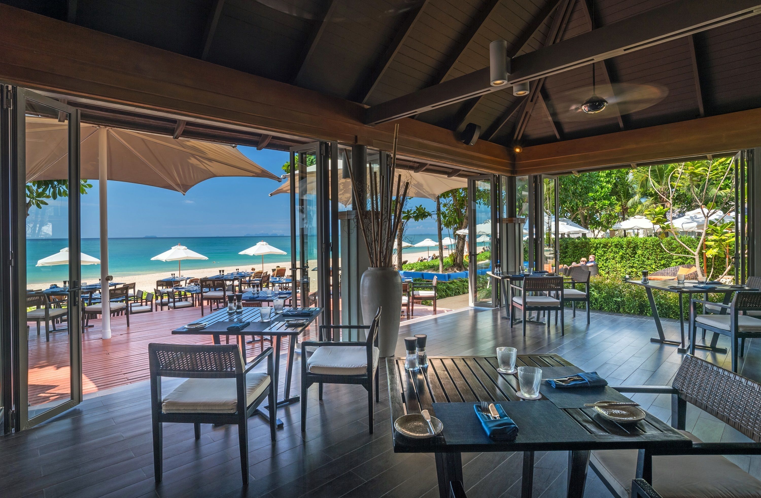 Breakfast, lunch, dinner served; Thai cuisine, beach views 
