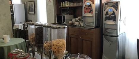 Frukostbuffé varje dag (EUR 10 per person)