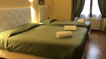 Coffres-forts dans les chambres, bureau, Wi-Fi gratuit, draps fournis