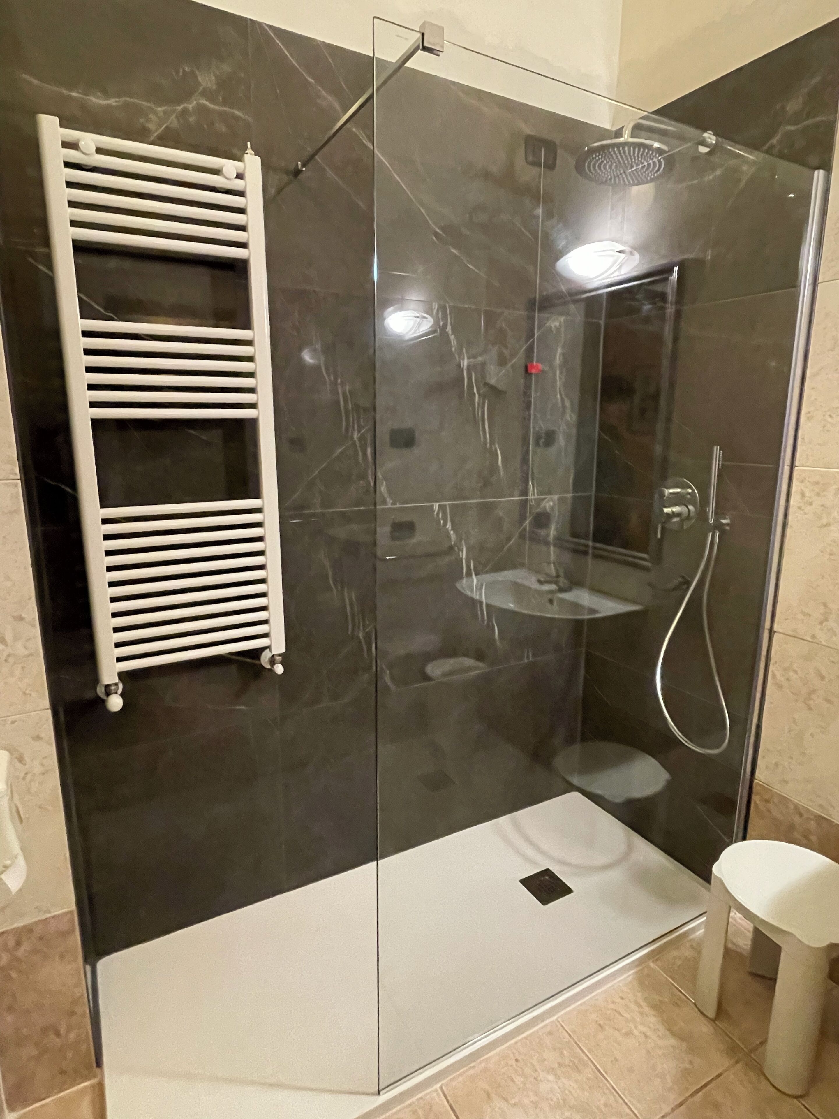 Doppel- oder Zweibettzimmer | Badezimmer
