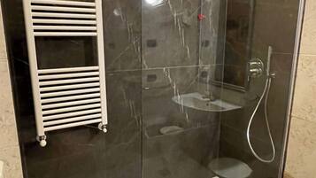 Doppel- oder Zweibettzimmer | Badezimmer