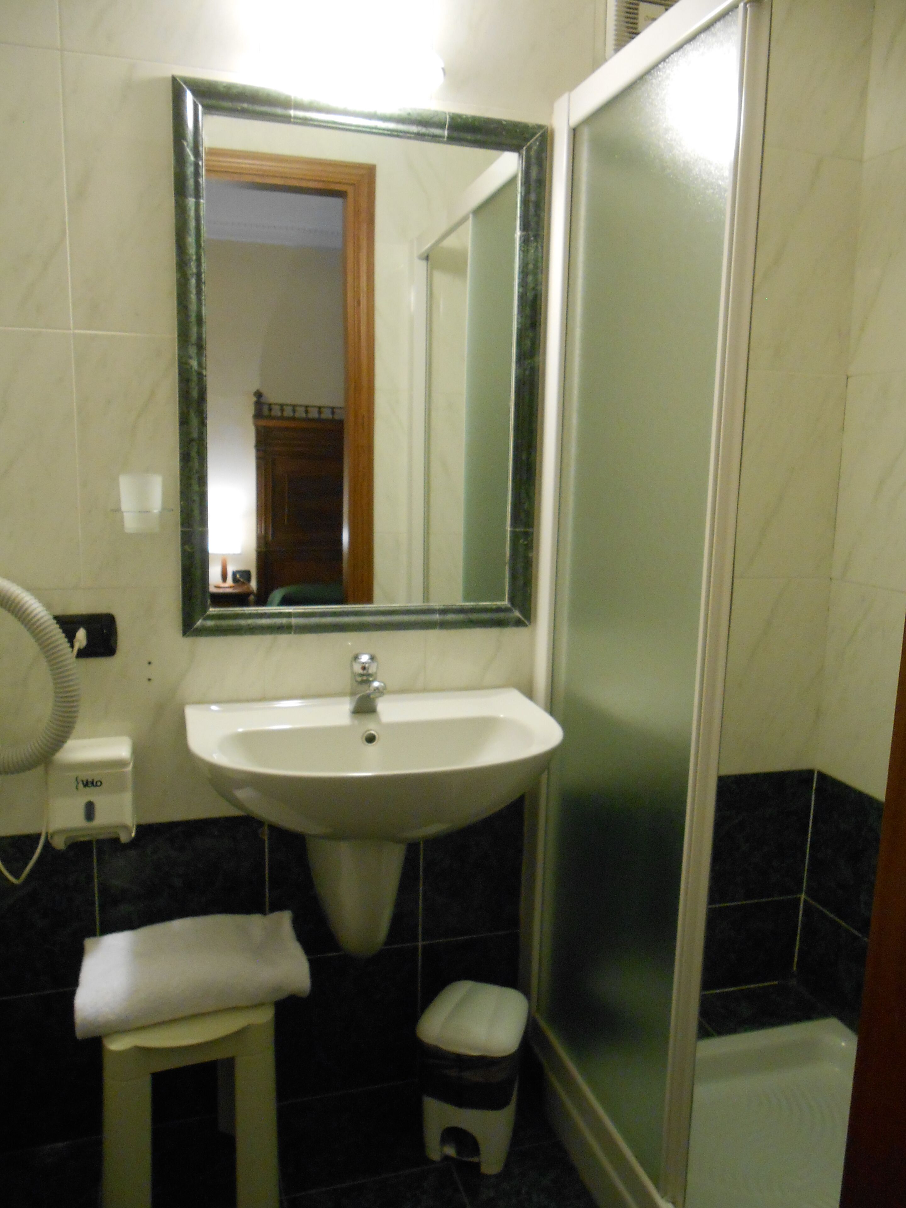 deep-soaking bathtub, hair dryer, bidet, towels