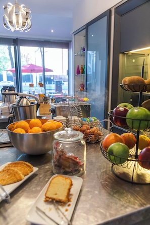 Daily buffet breakfast (EUR 18 per person) - Porte de Versailles Hotel (Paris)