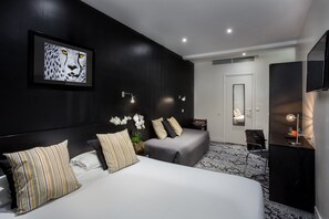 Classic Triple Room | 1 bedroom, hypo-allergenic bedding, minibar, in-room safe - Porte de Versailles Hotel (Paris)