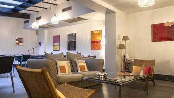 Bar lounge