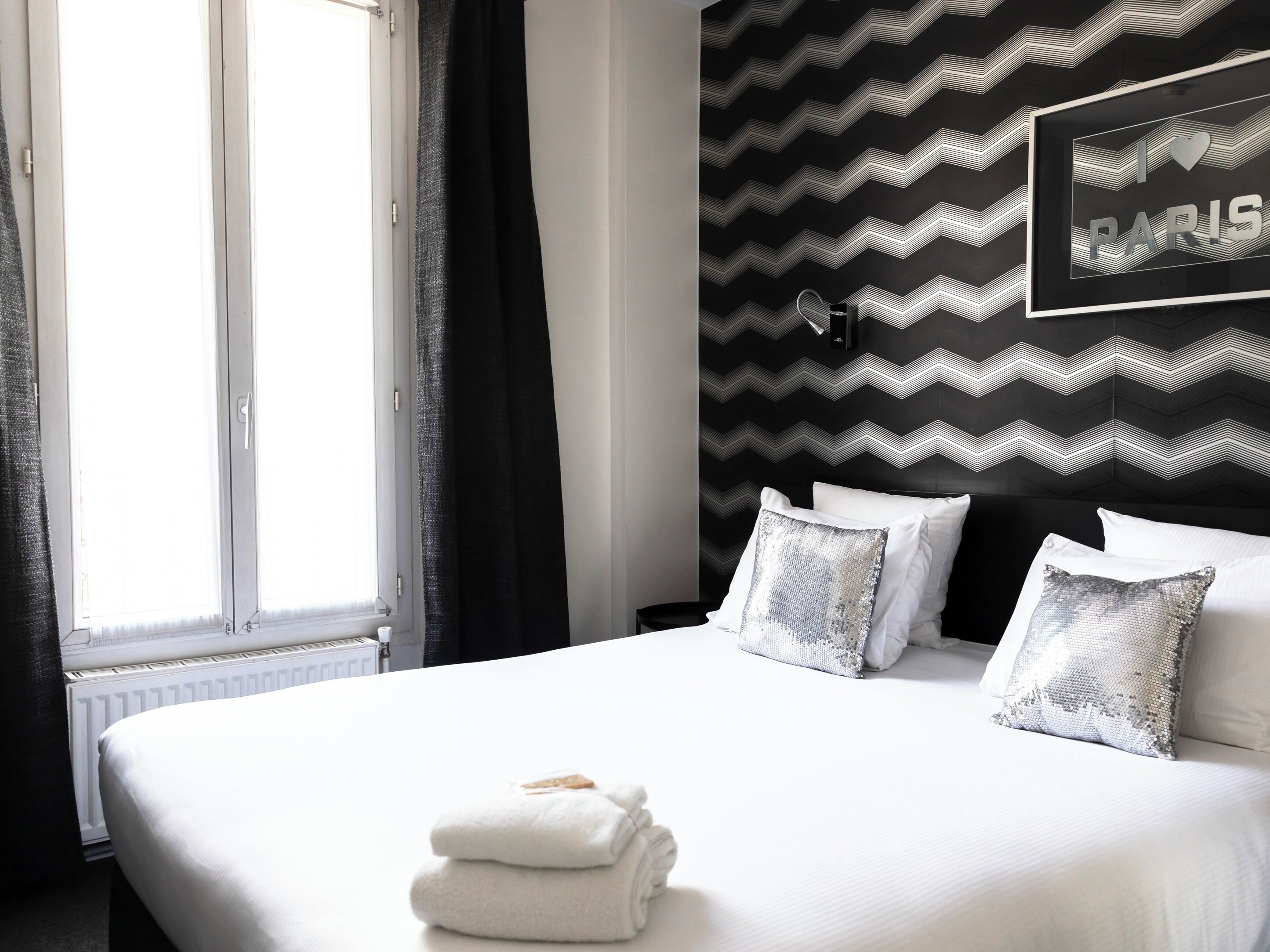 double room | 1 bedroom, hypo-allergenic bedding, minibar, in-room safe