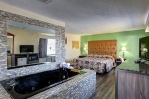 Jetted bathtub - Drake Inn (Nashville)