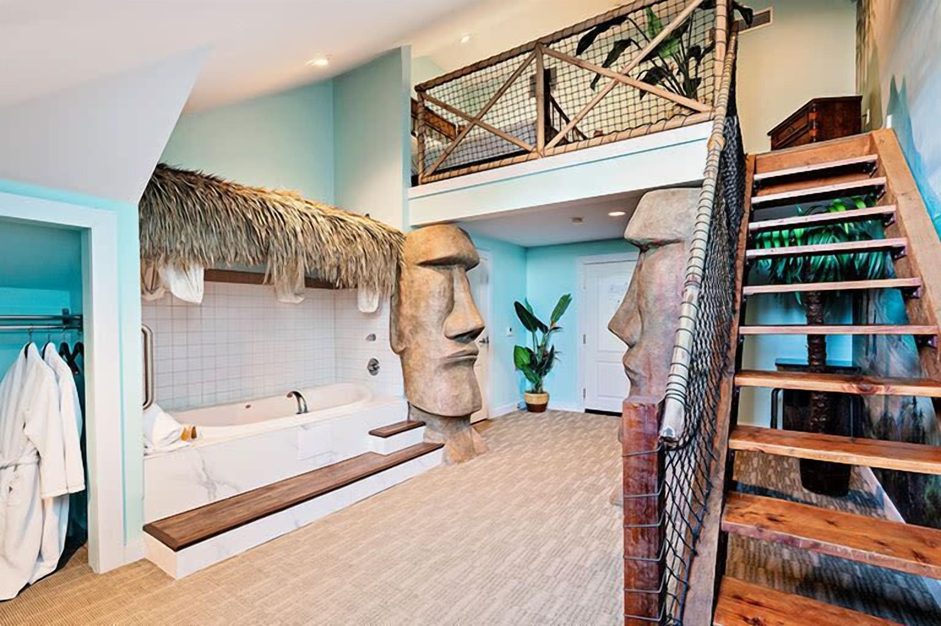 Habitación, para no fumadores | Baño | Tina con regadera, tina de hidromasaje, amenidades de baño de diseñador 