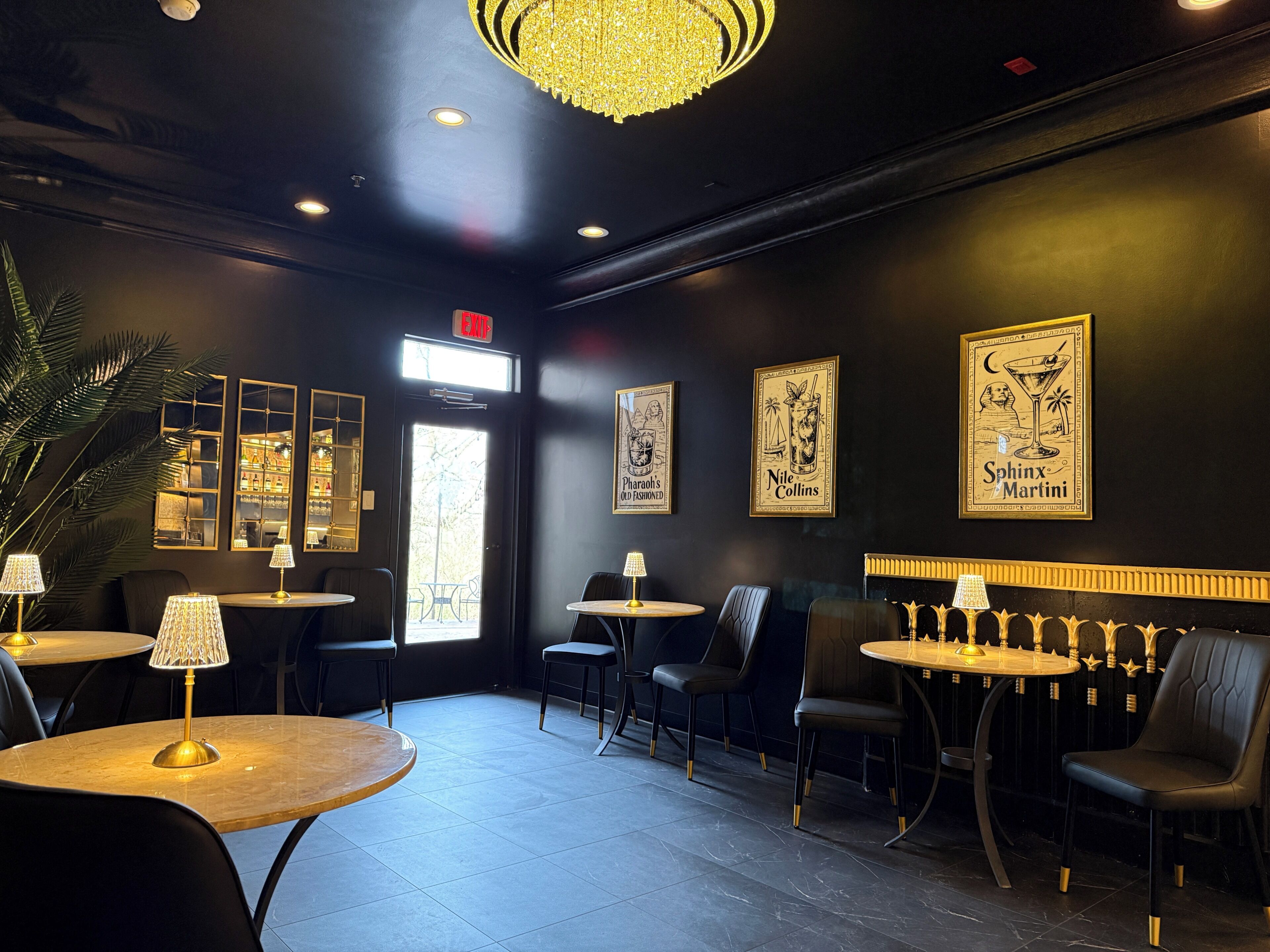 Al fresco dining, open daily
