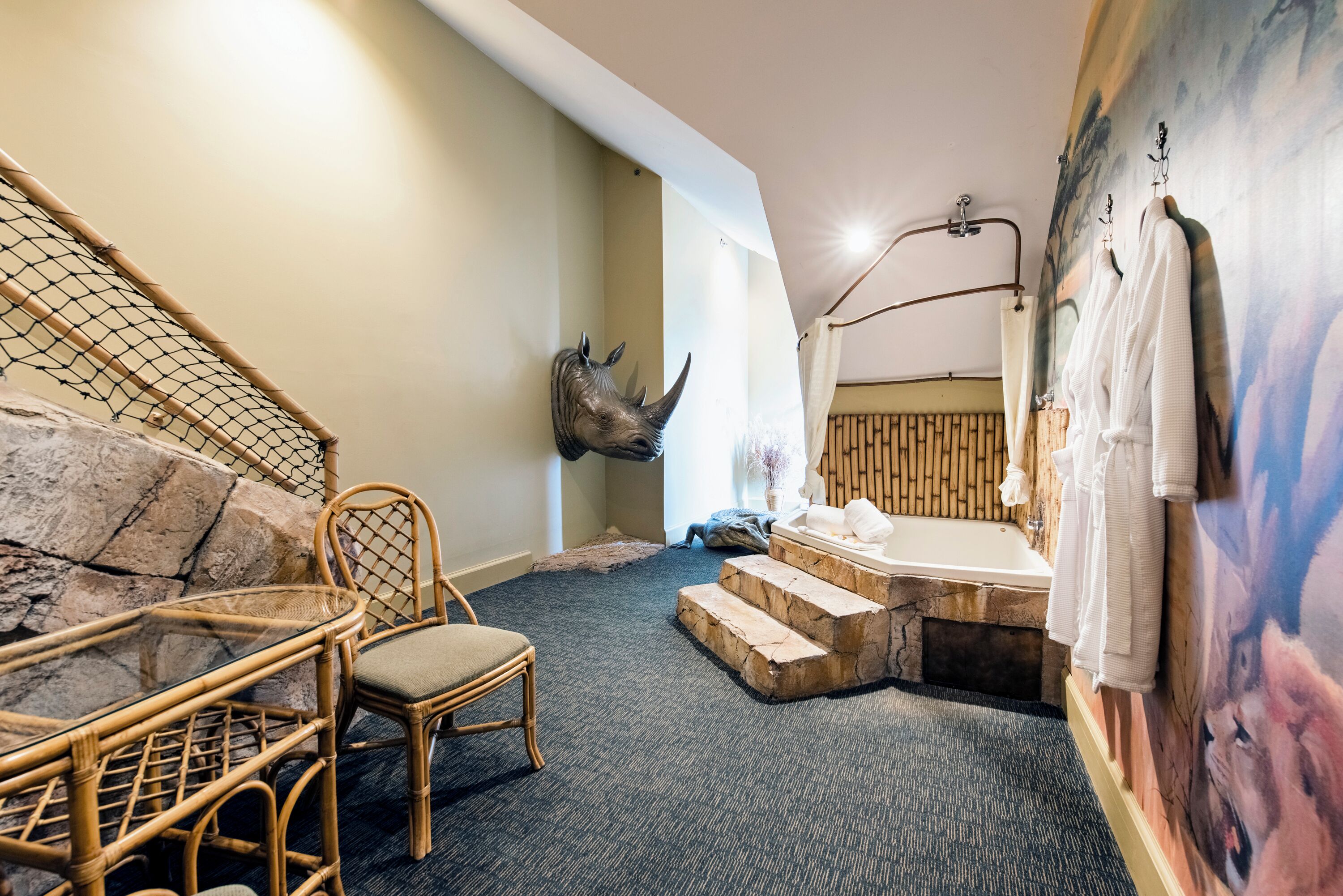 Serengeti | Premium bedding, iron/ironing board (on request), WiFi (free)