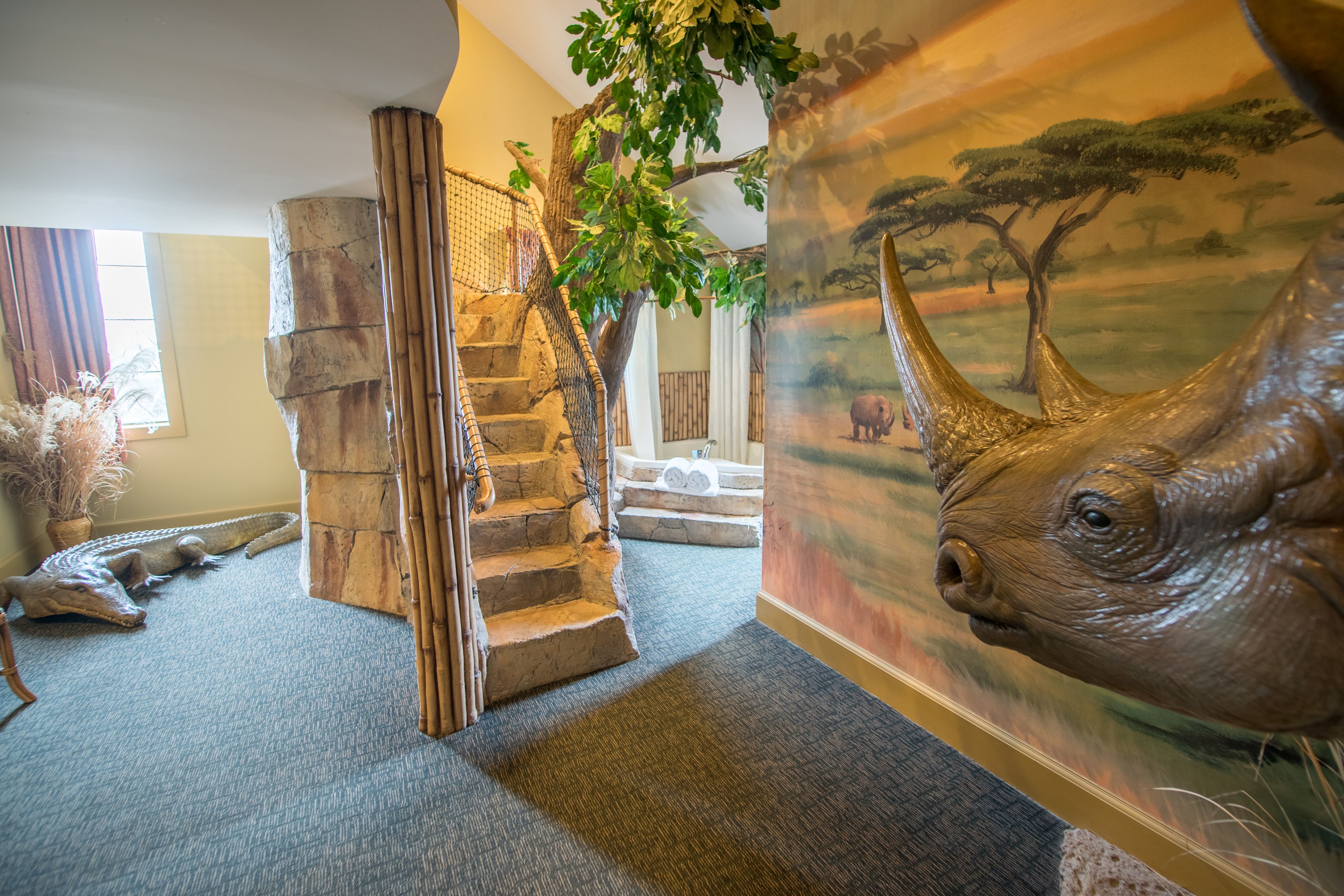 serengeti room | staircase