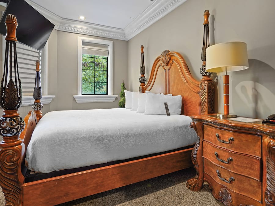 Premium bedding, iron/ironing board (on request), free WiFi, bed sheets