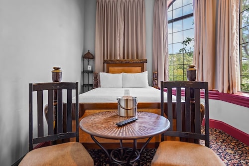 Chateau Avalon Hotel & Spa