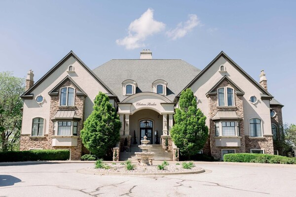 Chateau Avalon Hotel & Spa - Kansas City, KS