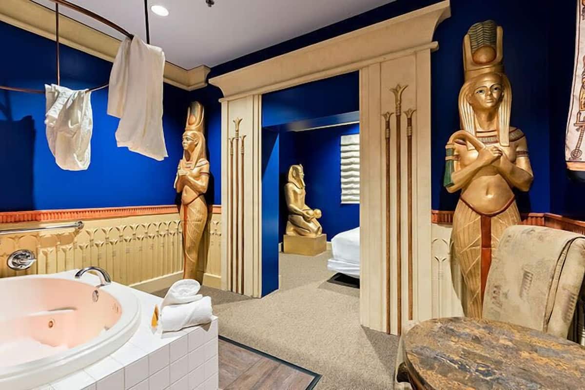 egyptian palace | 1 bedroom, premium bedding, iron/ironing board, free wifi