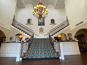Front of property - Chateau Avalon Hotel & Spa (Kansas City)