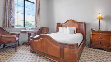 Hemingway | Premium bedding, iron/ironing board (on request), free WiFi, bed sheets