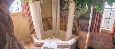Deep-soaking bathtub