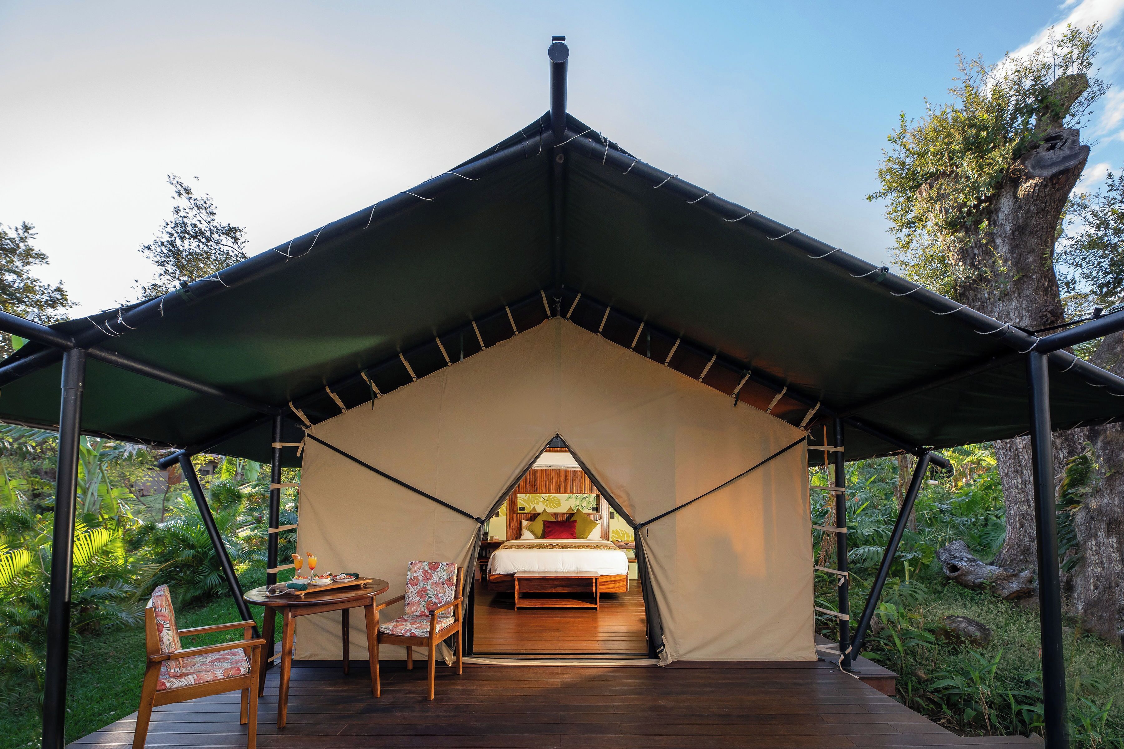 Tente Luxe | Literie hypoallergénique, coffres-forts dans les chambres