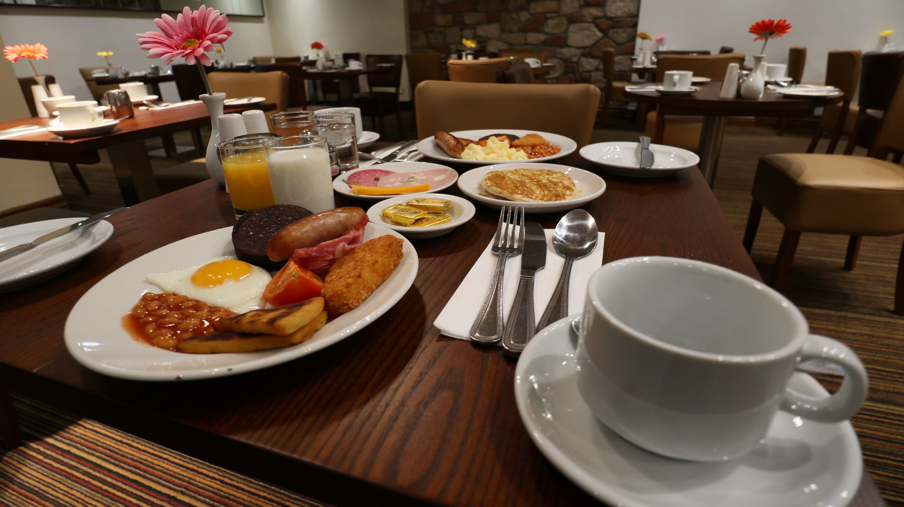 Daily English breakfast (GBP 12.50 per person)