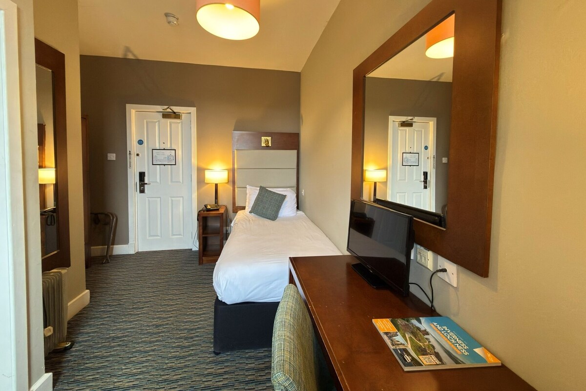 Standard Single Room | Free WiFi, bed sheets