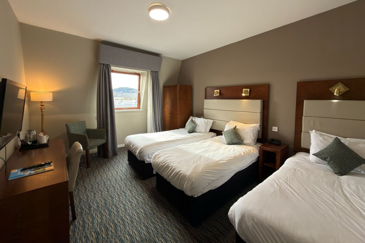 Triple Room | Free WiFi, bed sheets