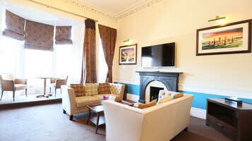 套房, 湖景 | 免費 Wi-Fi、床單