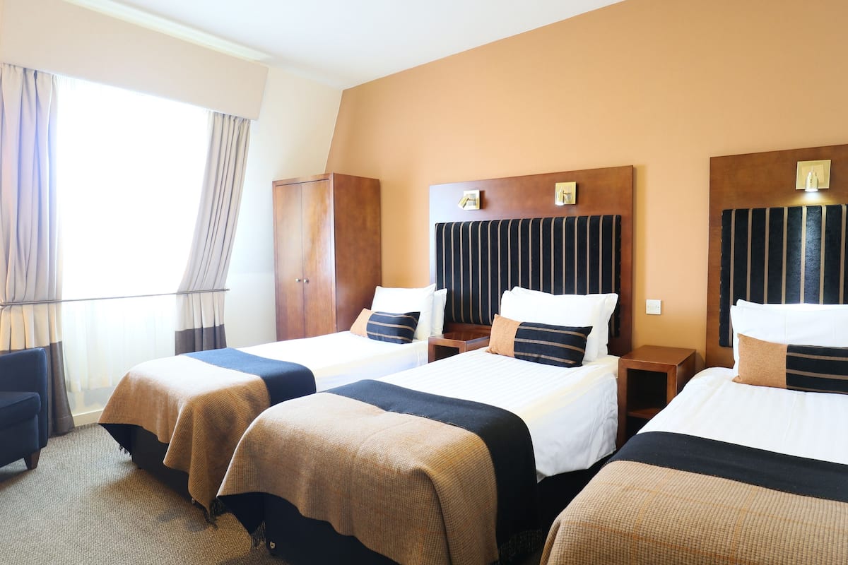 Triple Room | Free WiFi, bed sheets