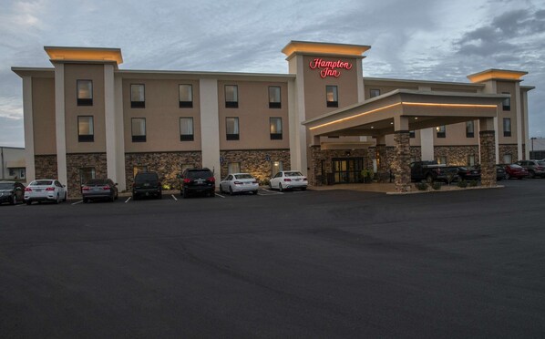 A Hampton Inn hotel with a parking lot and a covered entrance.