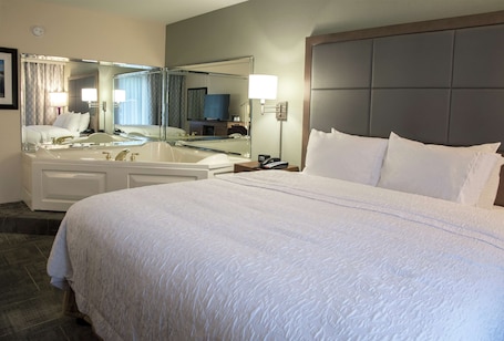 Room, 1 King Bed, Non Smoking, Refrigerator & Microwave (Jetted Tub) | Bathroom | Shower, towels