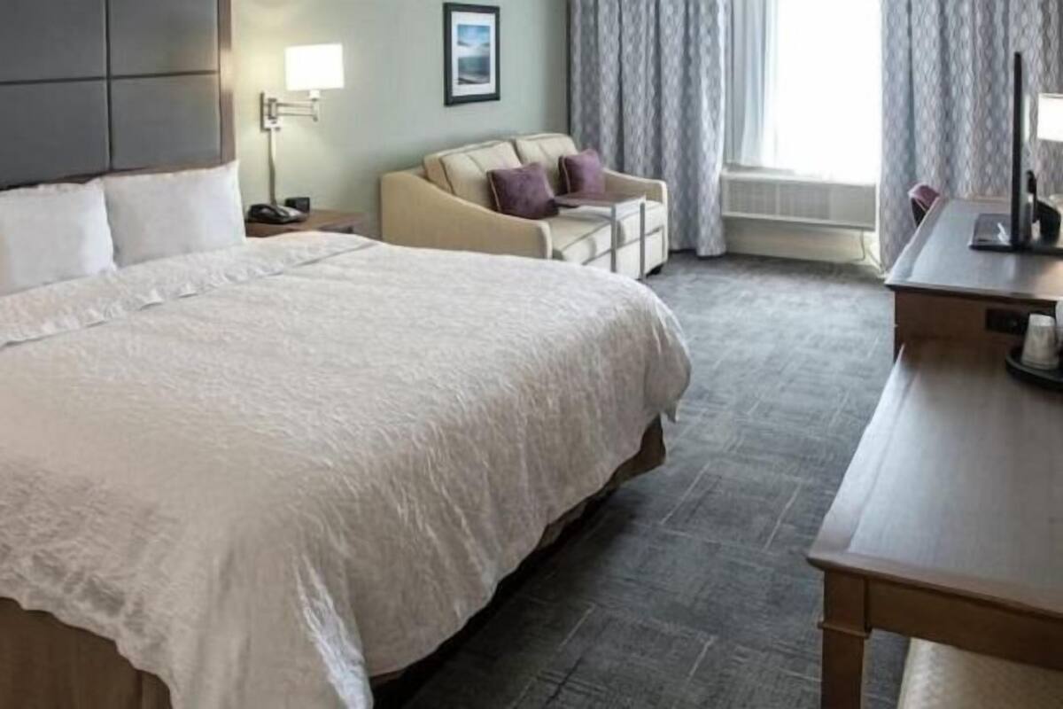 In-room safe, bed sheets