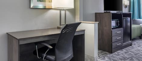 Suite, 1 très grand lit, non-fumeur, four à micro-ondes (with Sofabed)