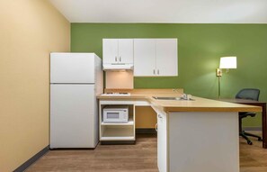 Coffee/tea maker, fridge, microwave, stovetop - Extended Stay America Suites Fairfield Napa Valley (Fairfield)