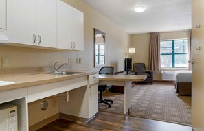 Coffee/tea maker, fridge, microwave, stovetop - Extended Stay America Suites Fairfield Napa Valley (Fairfield)