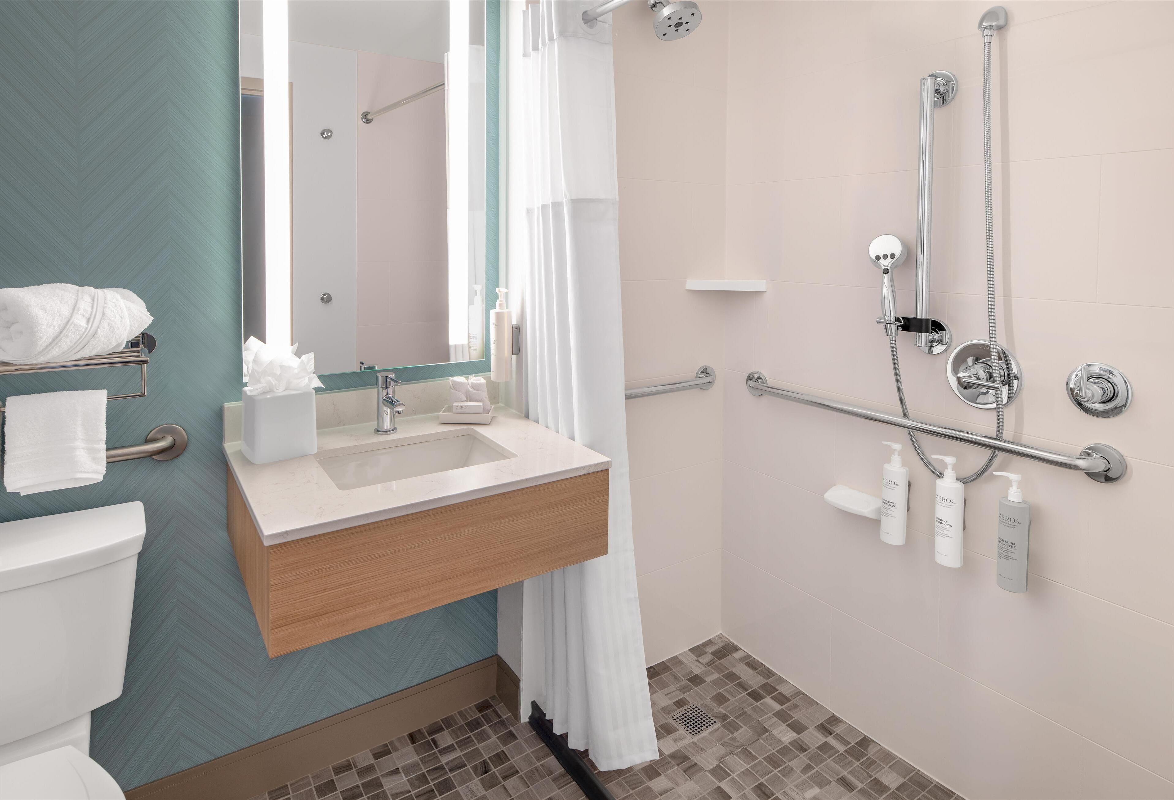 room, 1 king bed, accessible | bathroom | combined shower/bathtub, free toiletries, hair dryer, towels