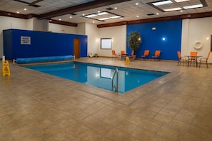 Una piscina cubierta
