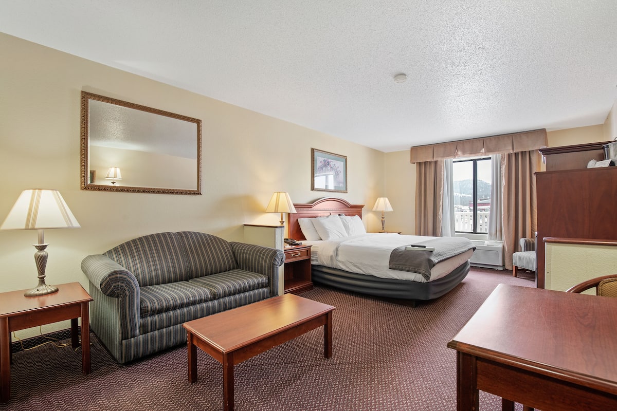 executive king suite | desk, laptop workspace, blackout curtains, iron/ironing board