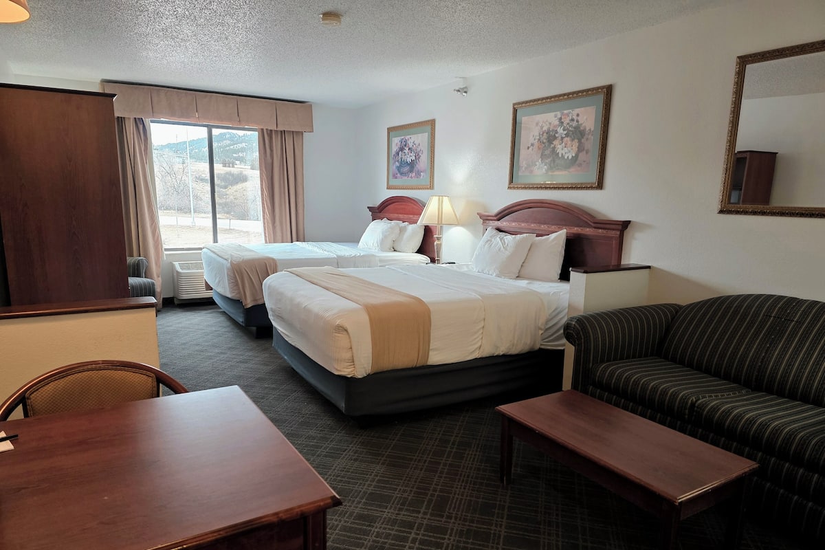 Executive-suite, twee queensize bedden | 1 slaapkamer, een bureau, een laptopwerkplek, verduisterende gordijnen