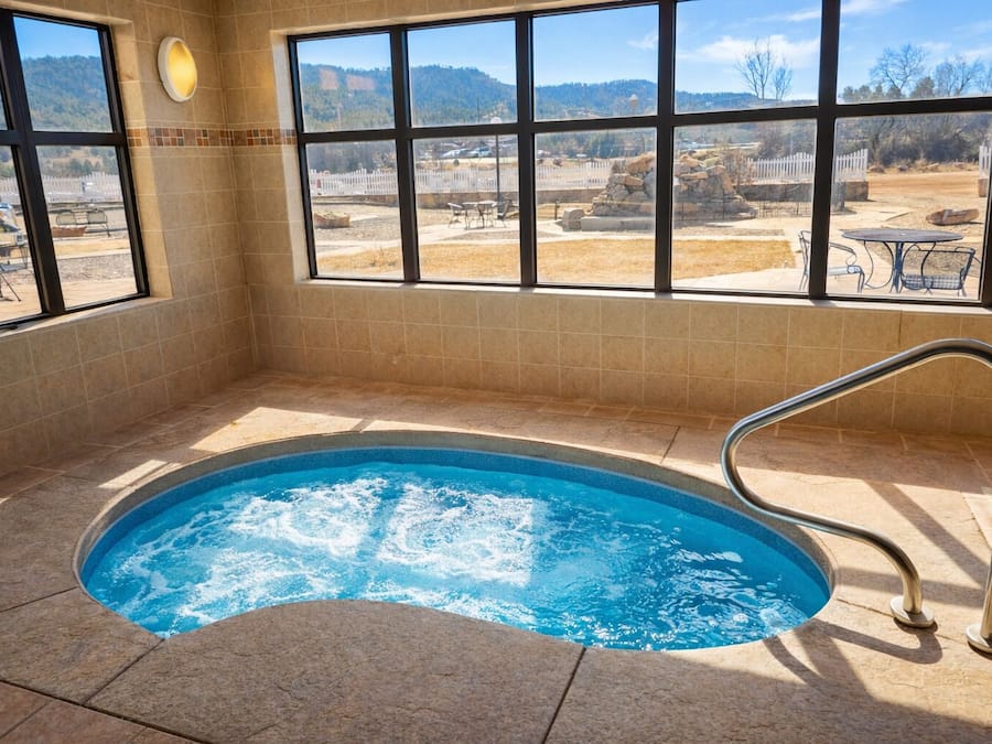 Indoor spa tub