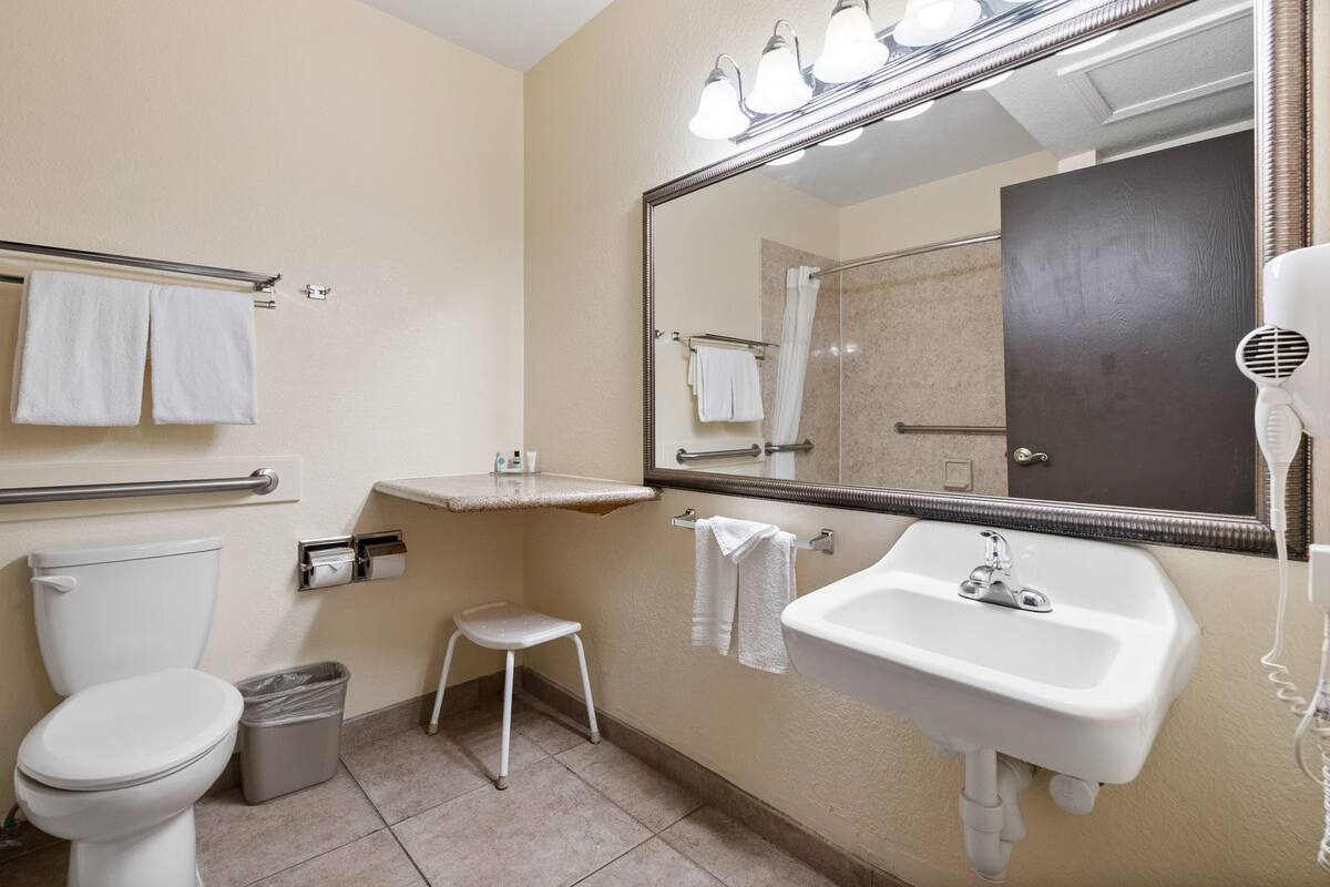 single room, accessible | 1 bedroom, individually decorated, individually furnished, desk