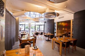 Daily full breakfast (AUD 23 per person)