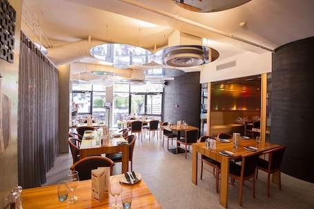 Daily full breakfast (AUD 23 per person)