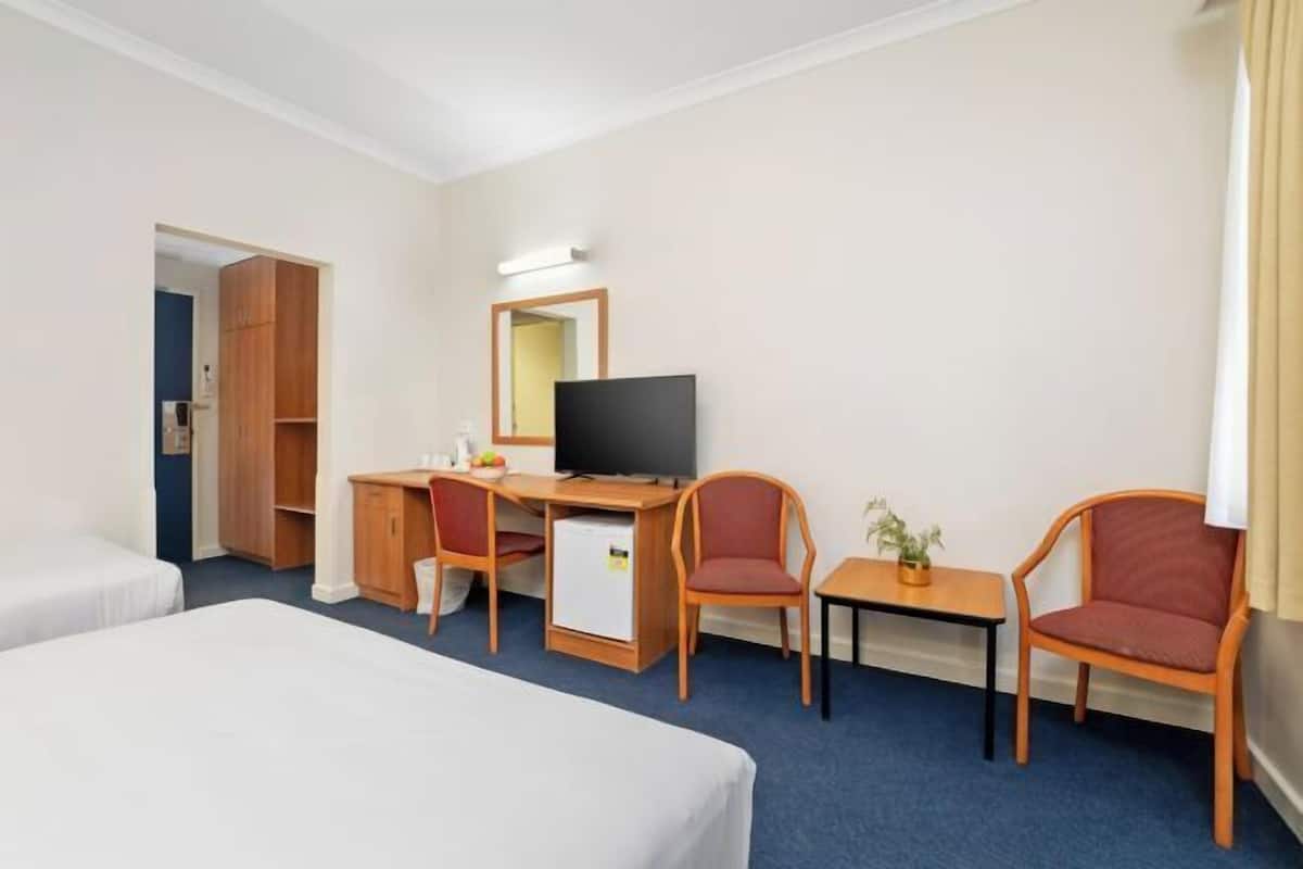 Premium bedding, desk, iron/ironing board, free WiFi