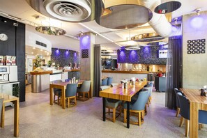 Daily full breakfast for a fee - Metro Hotel Perth City (East Perth)