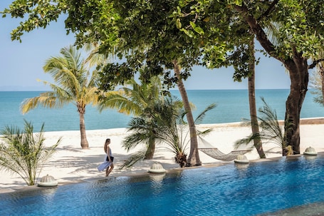 Royal Villa, 1 Bedroom, Pool Access (Beach King Bed) | Beach/ocean view