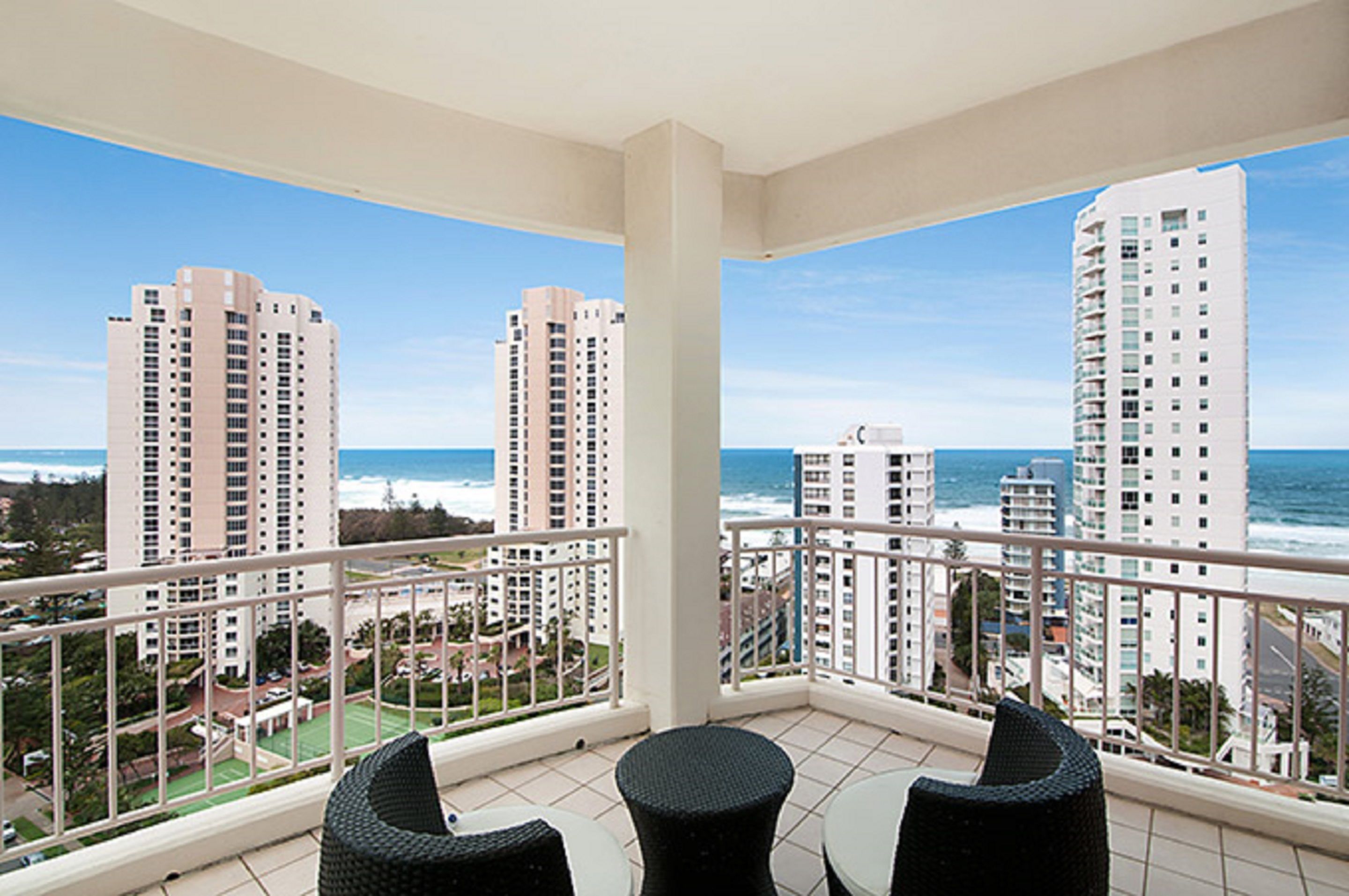 Maldives Resort — image 6