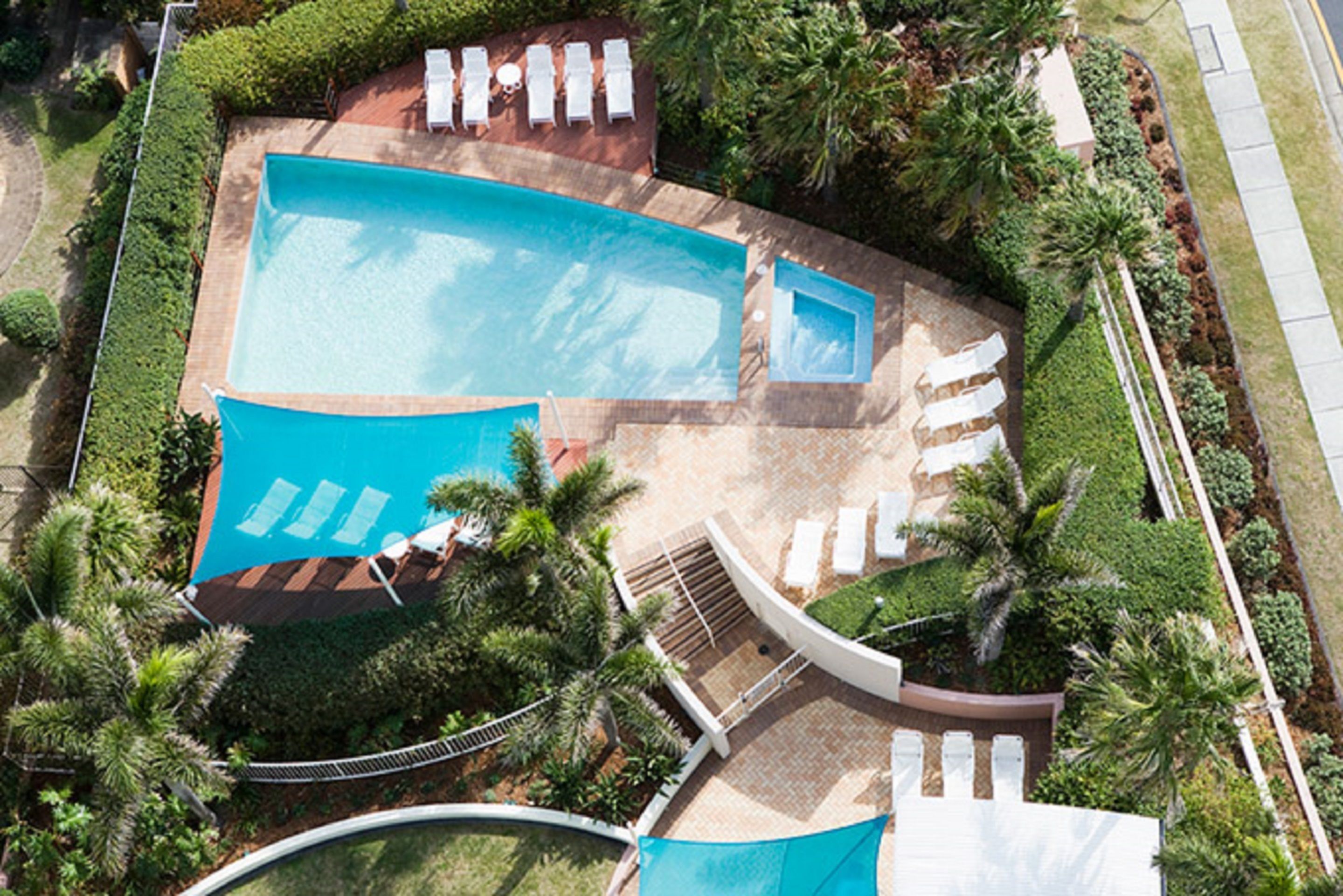 Maldives Resort — image 4